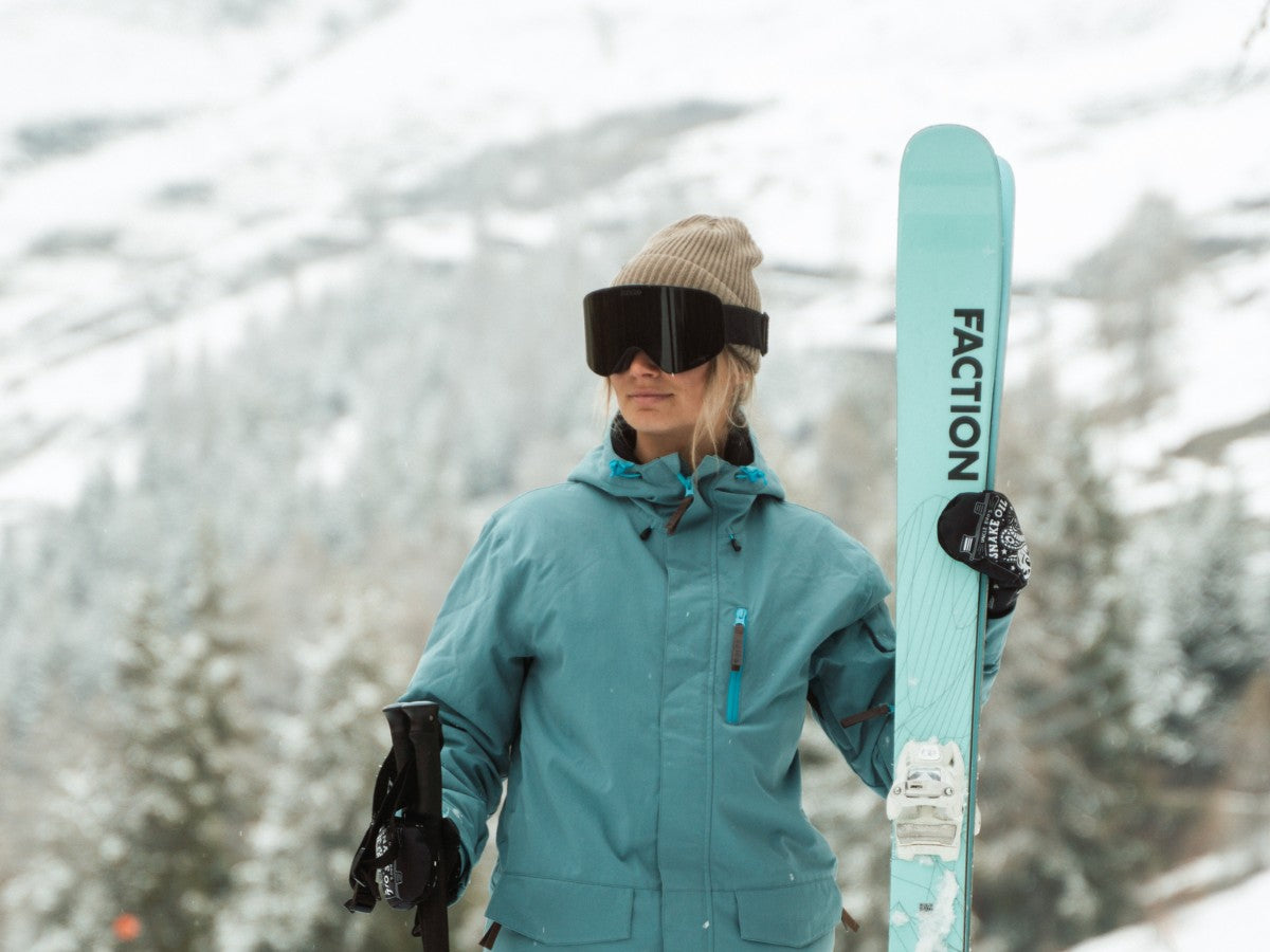 Love this look: #SnowRogue #SlopeStyle Black ski jacket