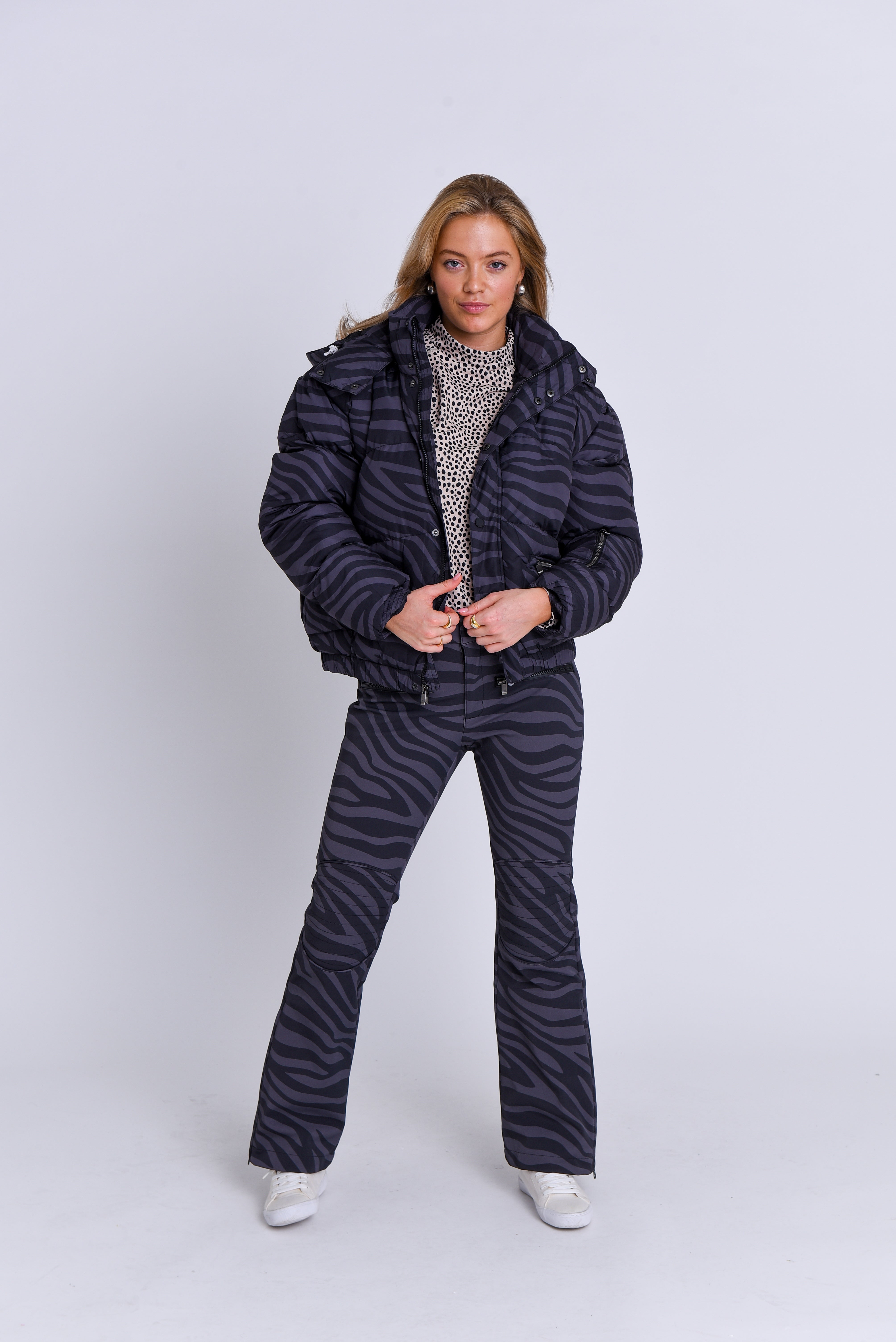 Chic Puffer Jacket - Black Tiger