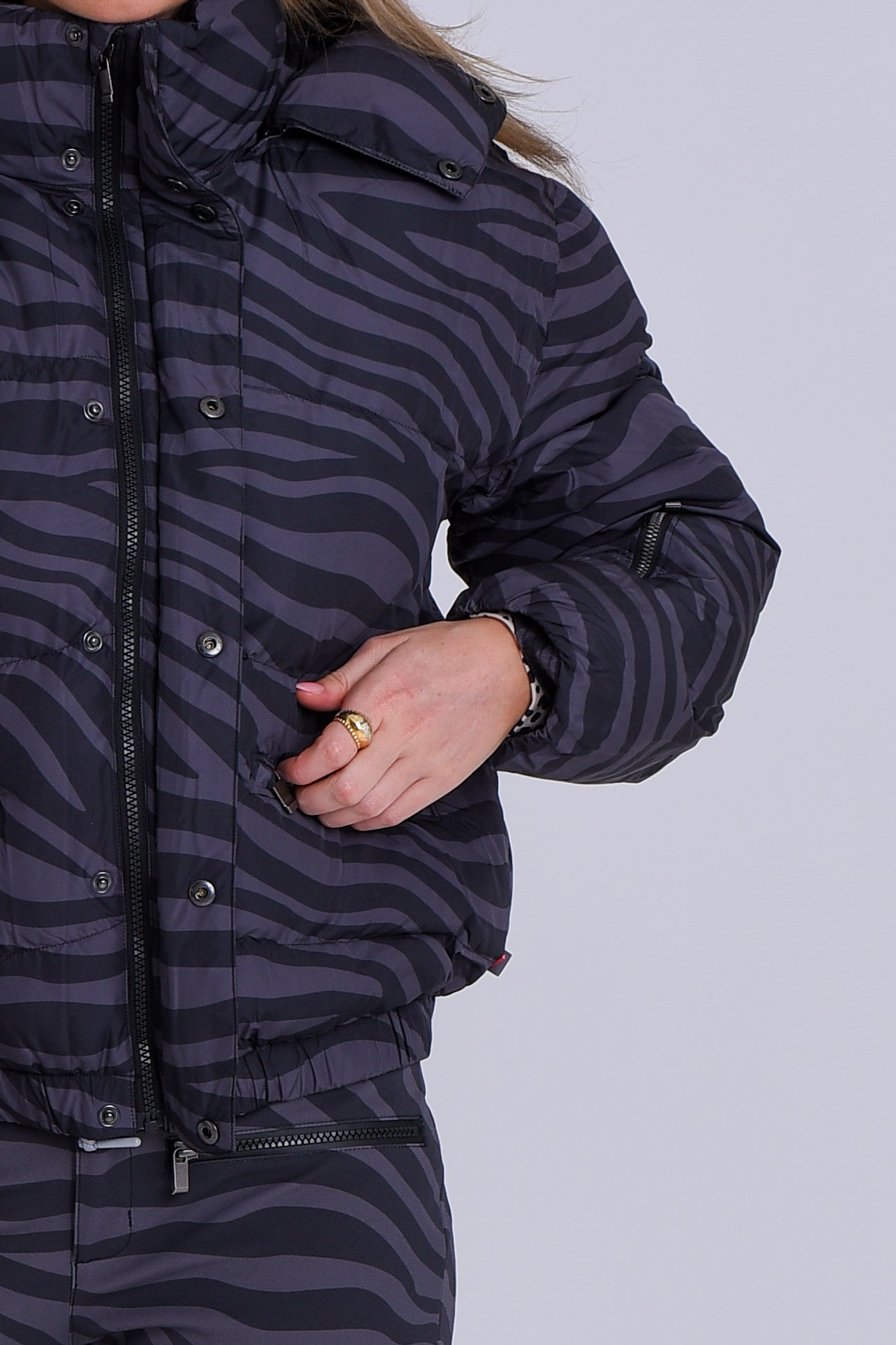 Chic Puffer Jacket - Black Tiger