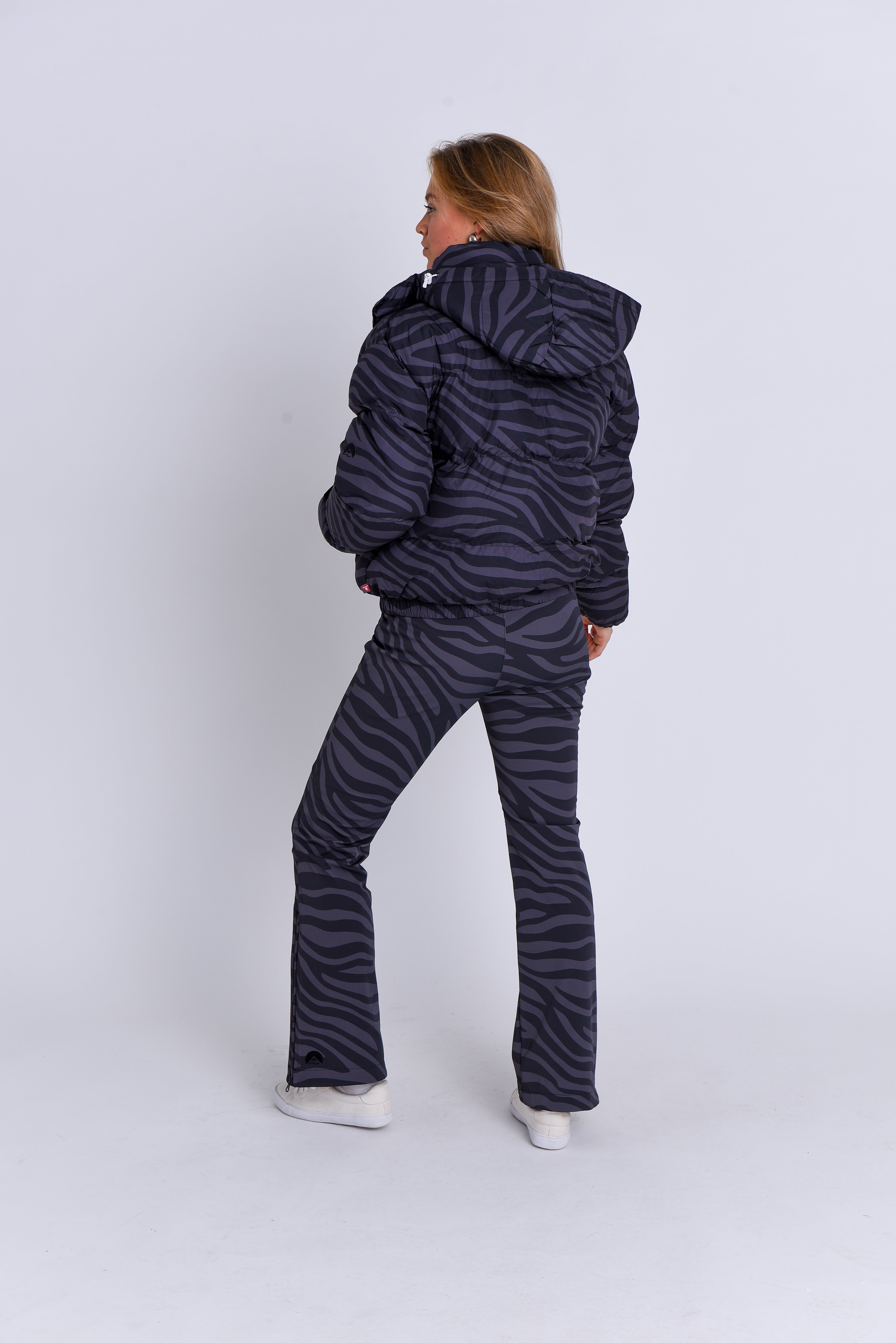 Chic Puffer Jacket - Black Tiger