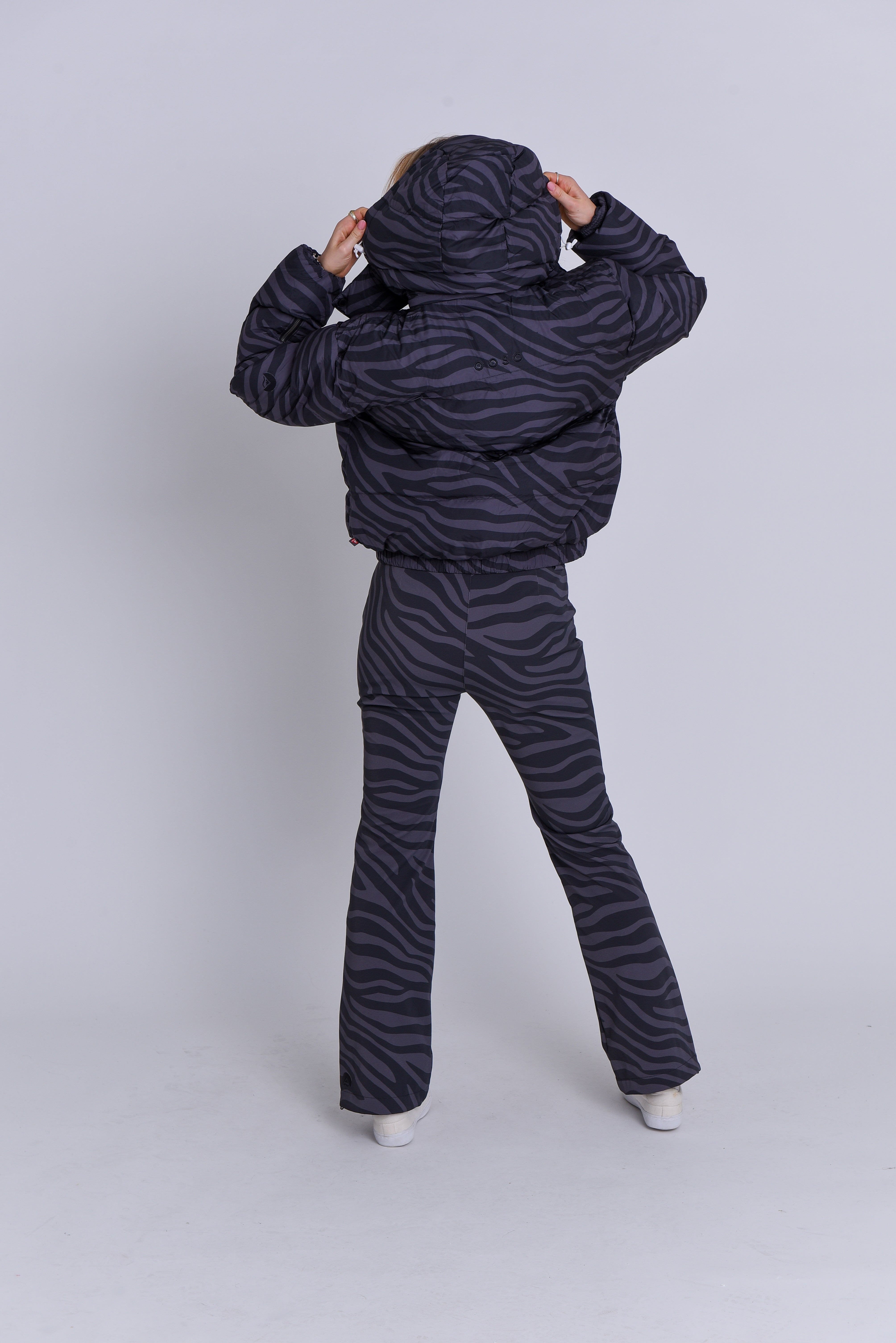 Chic Puffer Jacket - Black Tiger