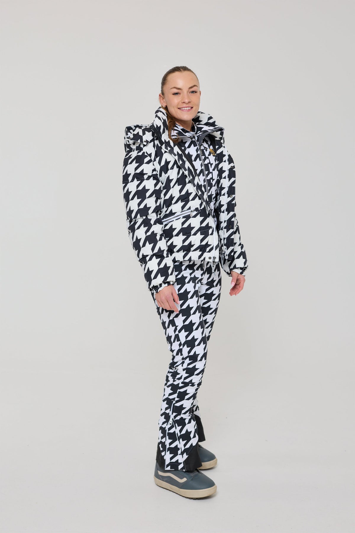 Chic Puffer Jacket - Monochrome Muse