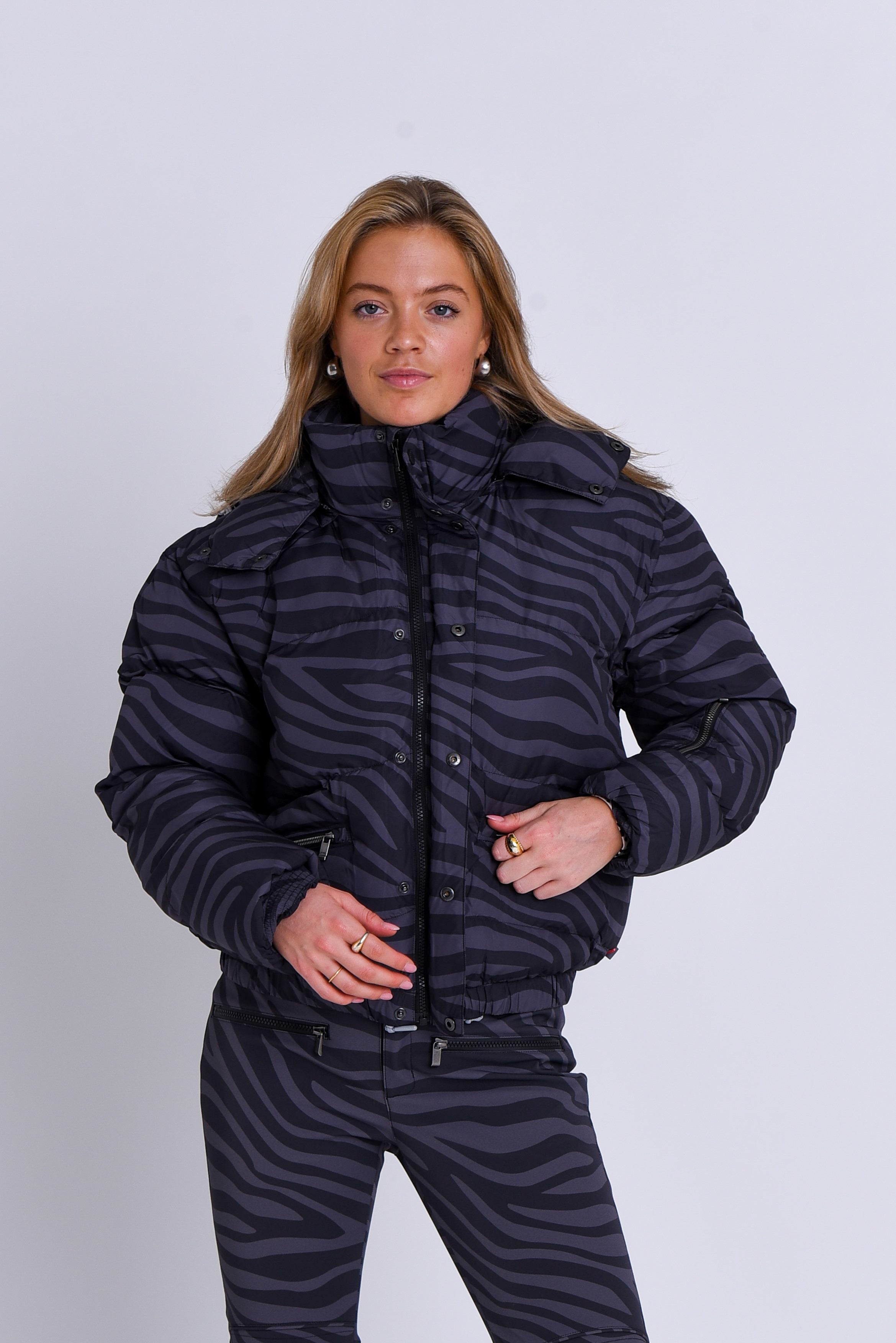 Chic Puffer Jacket - Black Tiger