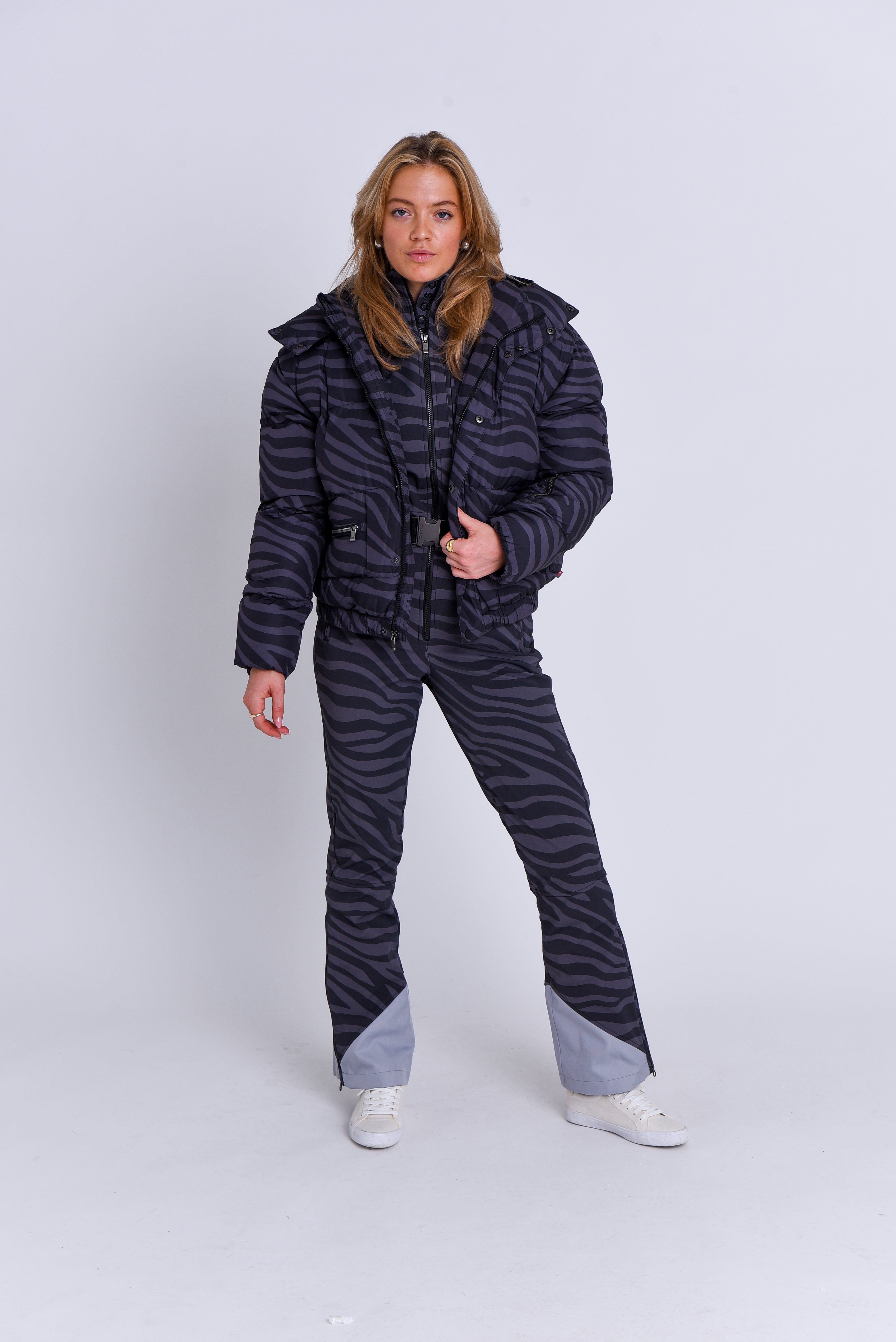 Chic Puffer Jacket - Black Tiger