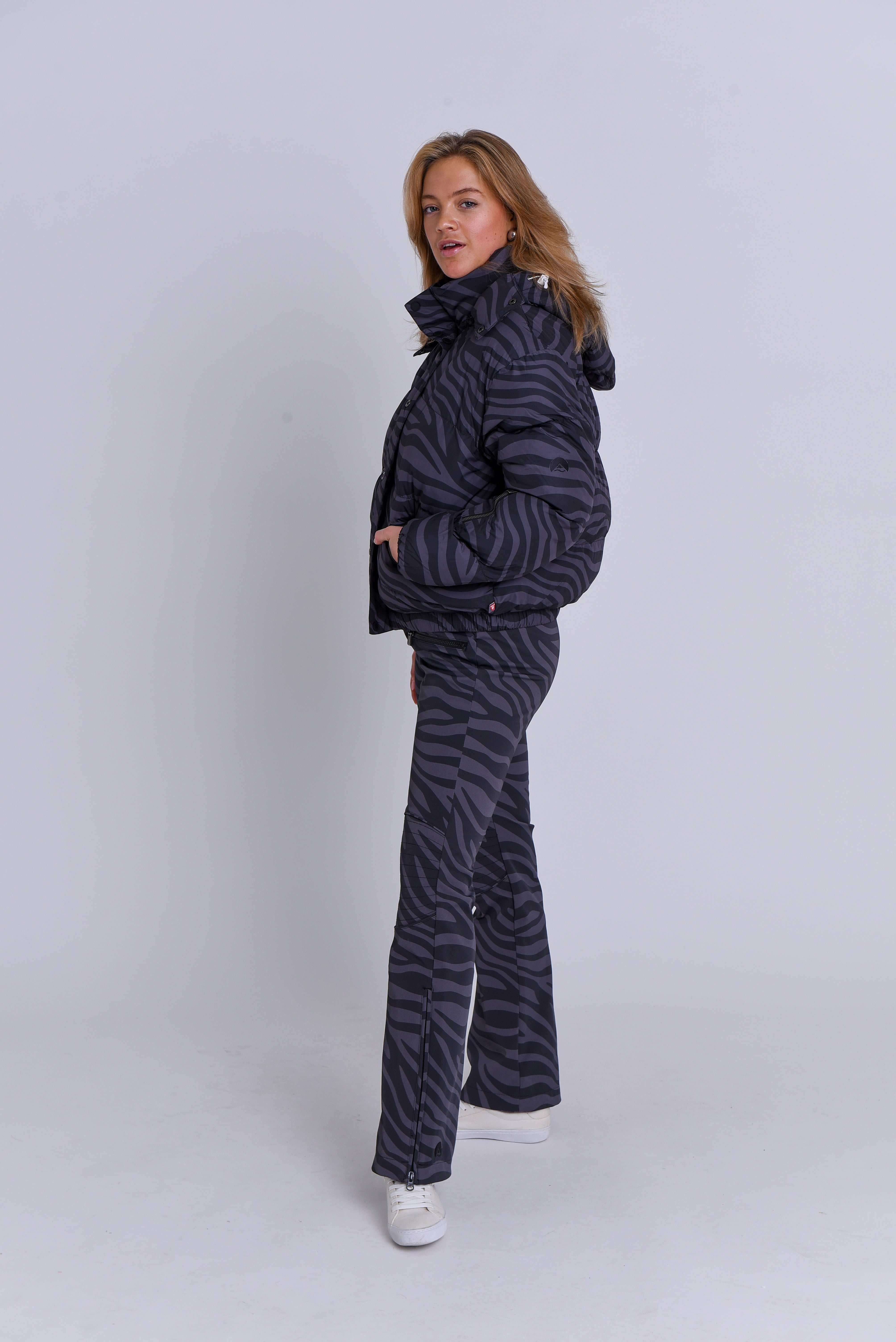 Chic Puffer Jacket - Black Tiger