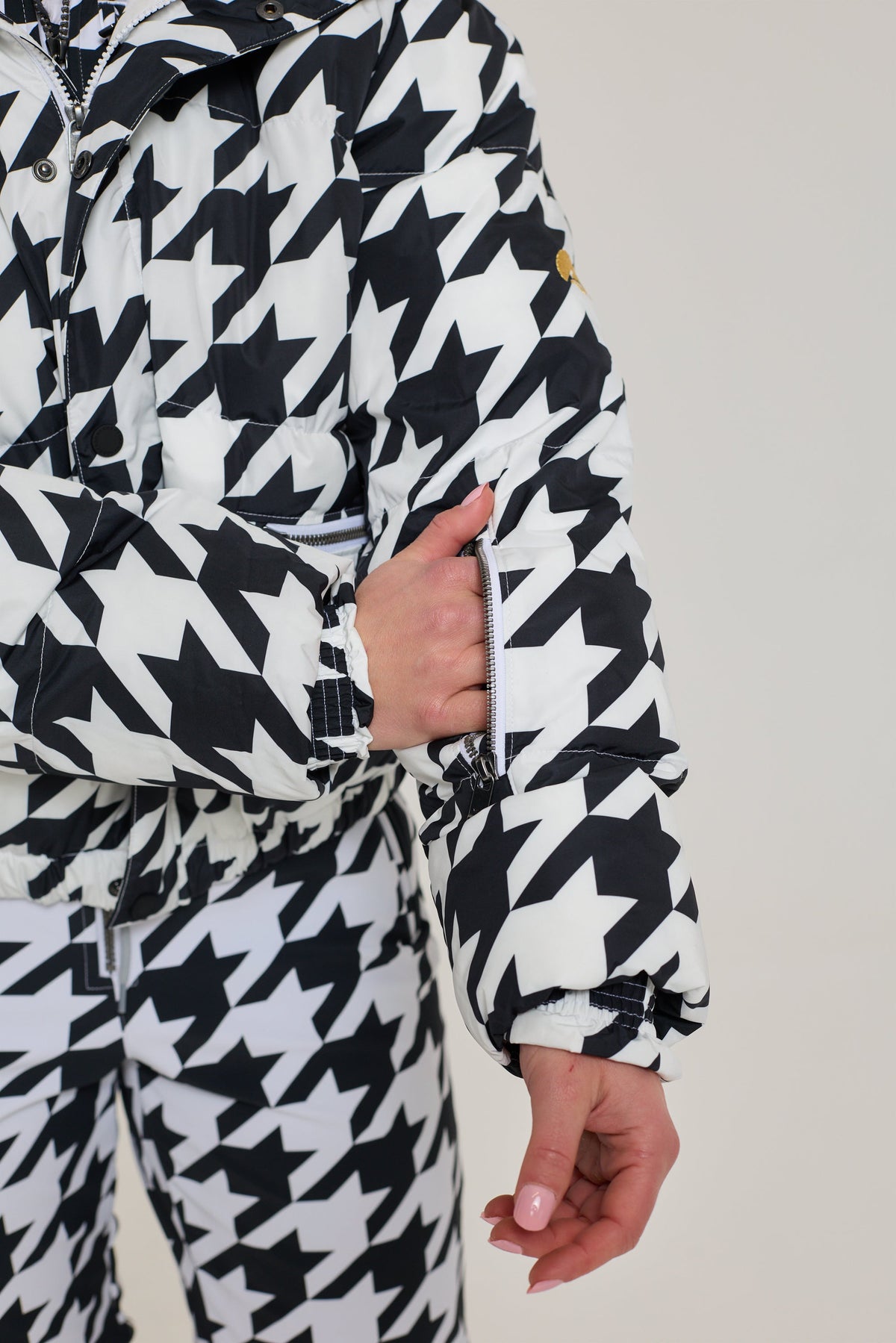 Chic Puffer Jacket - Monochrome Muse
