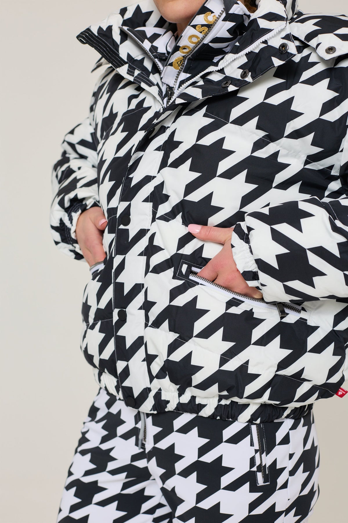 Chic Puffer Jacket - Monochrome Muse