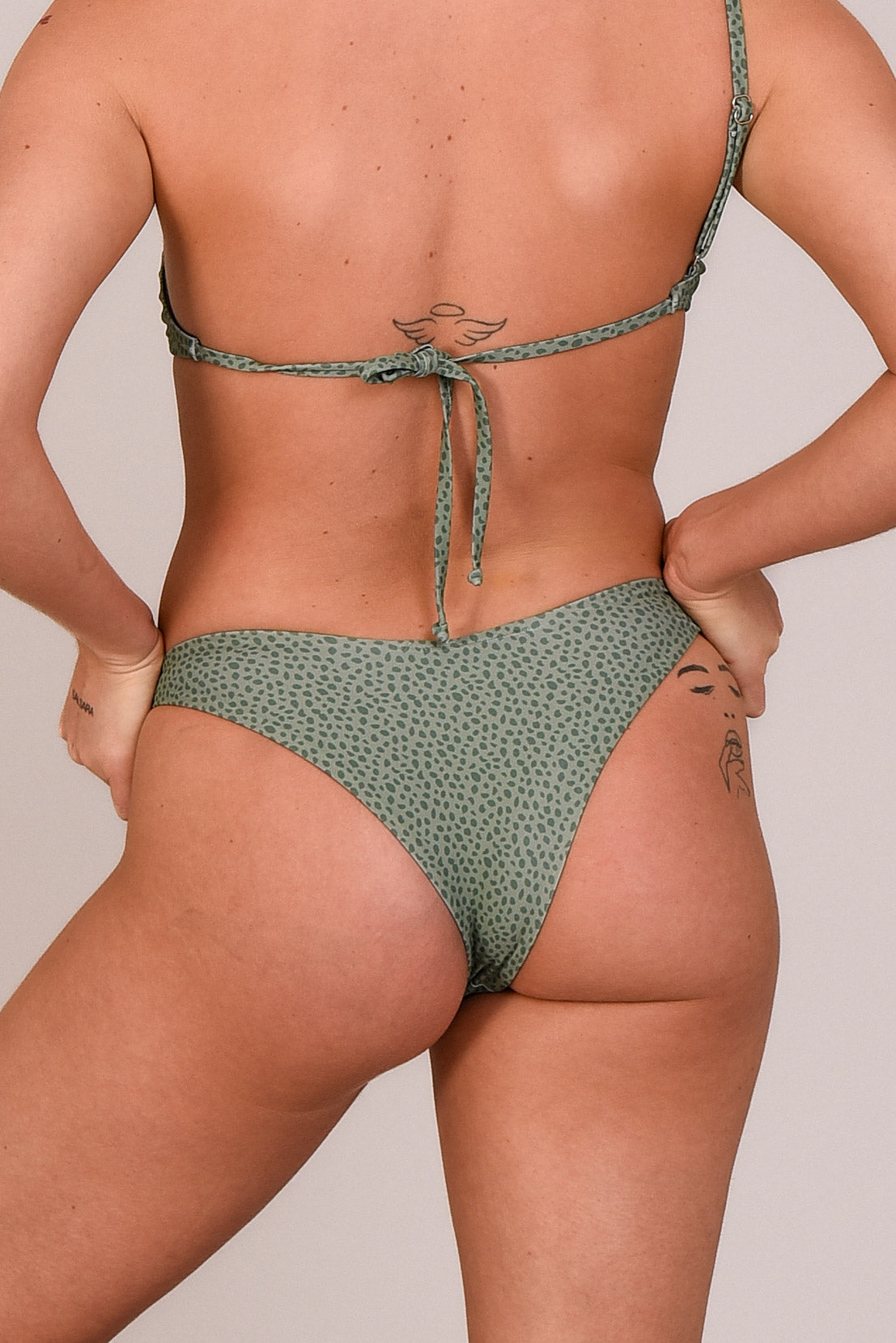 Sahara Sage Bikinihose mit V-Ausschnitt